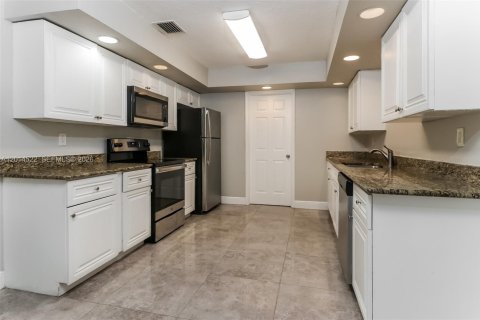Casa en alquiler en West Palm Beach, Florida, 4 dormitorios, 134.52 m2 № 2076513 - foto 5