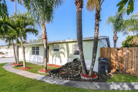Casa en alquiler en West Palm Beach, Florida, 4 dormitorios, 134.52 m2 № 2076513 - foto 3