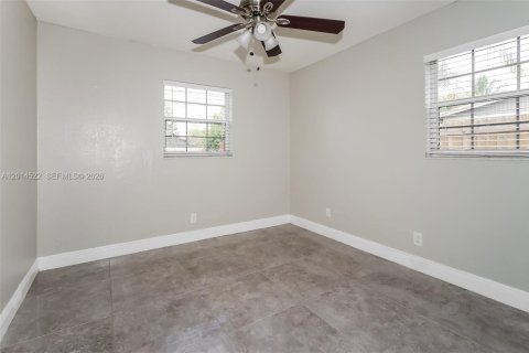 Casa en alquiler en West Palm Beach, Florida, 4 dormitorios, 134.52 m2 № 2076513 - foto 8