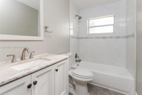 Casa en alquiler en West Palm Beach, Florida, 4 dormitorios, 134.52 m2 № 2076513 - foto 12