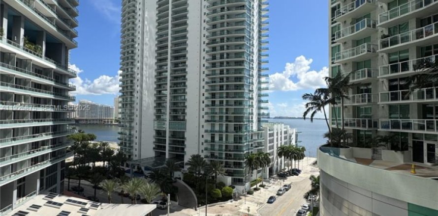 Кондоминиум с 1 спальней в Майами, Флорида № 1984428