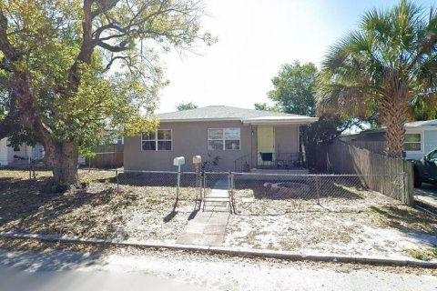 Duplex in Saint Petersburg, Florida 4 bedrooms, 120.96 sq.m. № 2351786 - photo 3