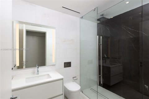 Condominio en venta en Miami, Florida, 3 dormitorios, 228.73 m2 № 2390496 - foto 13
