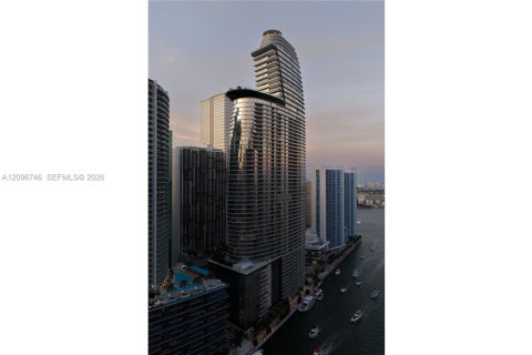 Condominio en venta en Miami, Florida, 3 dormitorios, 228.73 m2 № 2390496 - foto 15