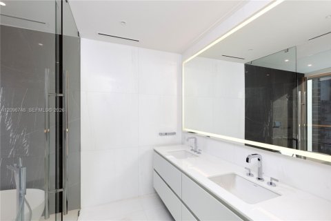 Condominio en venta en Miami, Florida, 3 dormitorios, 228.73 m2 № 2390496 - foto 9