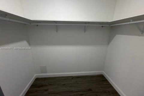 House in Hallandale Beach, Florida 3 bedrooms № 2062524 - photo 14