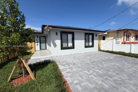 House in Hallandale Beach, Florida 3 bedrooms № 2062524 - photo 9