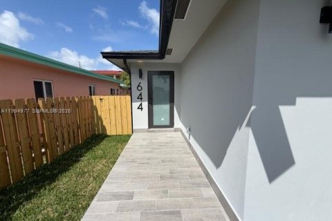Дом в Халландейл-Бич, Флорида 3 спальни № 2062524