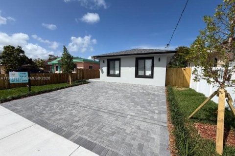 House in Hallandale Beach, Florida 3 bedrooms № 2062524 - photo 3