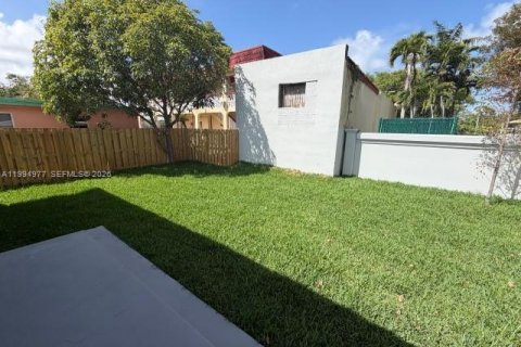 House in Hallandale Beach, Florida 3 bedrooms № 2062524 - photo 8