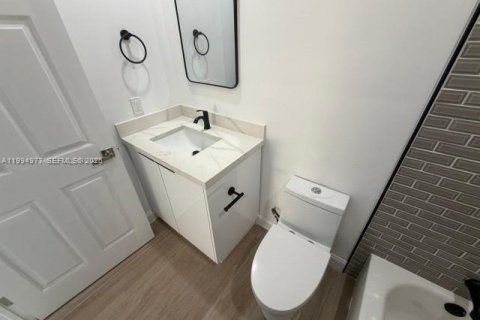 House in Hallandale Beach, Florida 3 bedrooms № 2062524 - photo 30