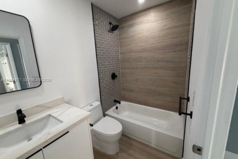 House in Hallandale Beach, Florida 3 bedrooms № 2062524 - photo 29