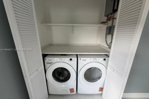 House in Hallandale Beach, Florida 3 bedrooms № 2062524 - photo 22