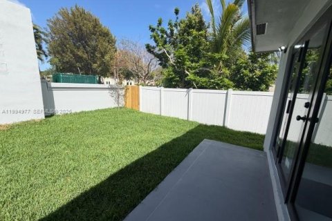 House in Hallandale Beach, Florida 3 bedrooms № 2062524 - photo 7