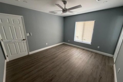 House in Hallandale Beach, Florida 3 bedrooms № 2062524 - photo 15
