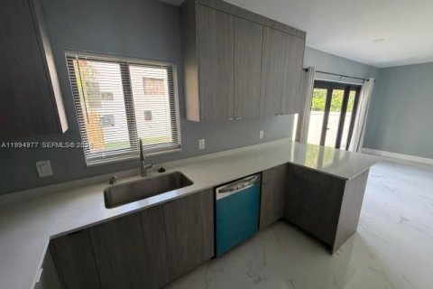 House in Hallandale Beach, Florida 3 bedrooms № 2062524 - photo 17