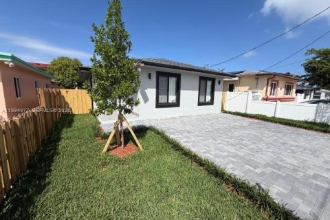 House in Hallandale Beach, Florida 3 bedrooms № 2062524 - photo 2