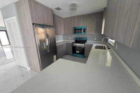 House in Hallandale Beach, Florida 3 bedrooms № 2062524 - photo 20