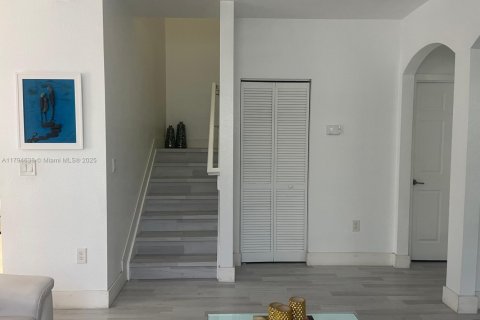 Снять в аренду таунхаус в Дорал, Флорида 4 спальни, 169.18м2, № 1959121 - фото 16