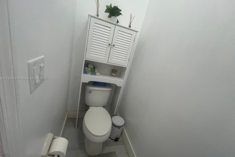 Снять в аренду таунхаус в Дорал, Флорида 4 спальни, 169.18м2, № 1959121 - фото 23