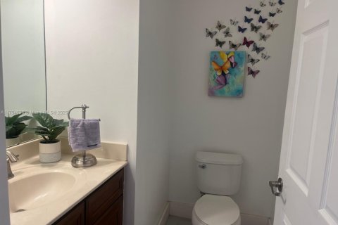 Снять в аренду таунхаус в Дорал, Флорида 4 спальни, 169.18м2, № 1959121 - фото 7