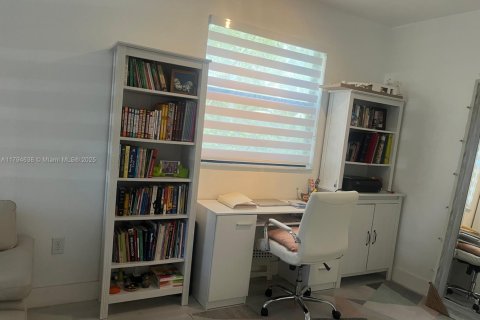 Снять в аренду таунхаус в Дорал, Флорида 4 спальни, 169.18м2, № 1959121 - фото 5