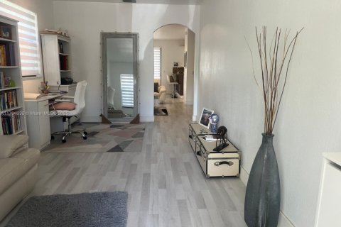 Снять в аренду таунхаус в Дорал, Флорида 4 спальни, 169.18м2, № 1959121 - фото 4