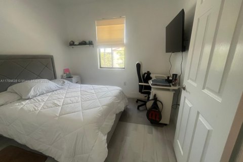 Снять в аренду таунхаус в Дорал, Флорида 4 спальни, 169.18м2, № 1959121 - фото 25