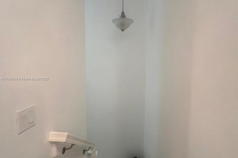 Снять в аренду таунхаус в Дорал, Флорида 4 спальни, 169.18м2, № 1959121 - фото 17