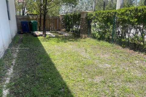 Снять в аренду таунхаус в Дорал, Флорида 4 спальни, 169.18м2, № 1959121 - фото 9