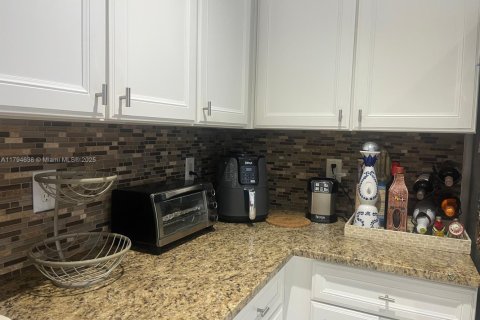 Снять в аренду таунхаус в Дорал, Флорида 4 спальни, 169.18м2, № 1959121 - фото 14