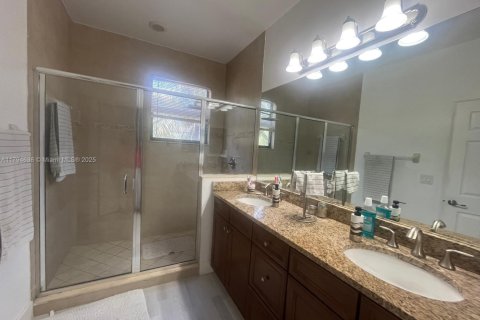 Снять в аренду таунхаус в Дорал, Флорида 4 спальни, 169.18м2, № 1959121 - фото 22