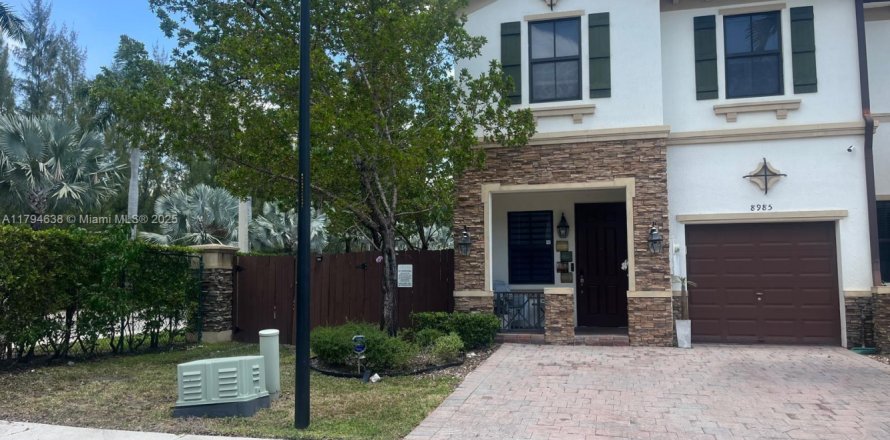 Таунхаус в Дорал, Флорида 4 спальни, 169.18м2 № 1959121