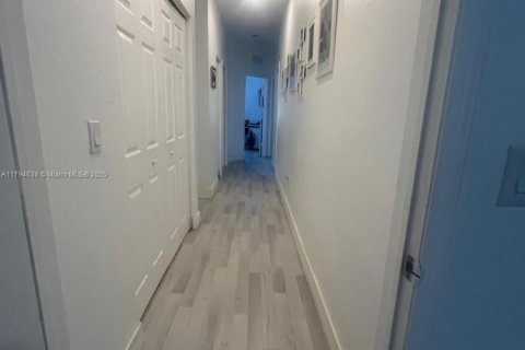 Снять в аренду таунхаус в Дорал, Флорида 4 спальни, 169.18м2, № 1959121 - фото 18