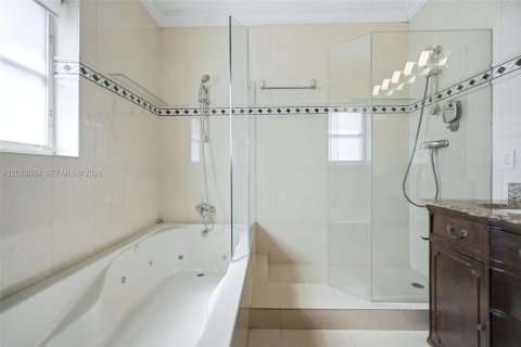 Villa ou maison à vendre à Miami, Floride: 4 chambres, 328.78 m2 № 2282871 - photo 30