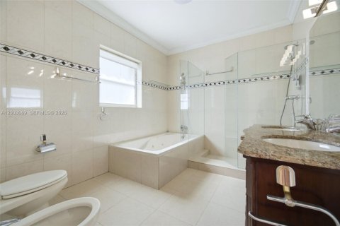 Villa ou maison à vendre à Miami, Floride: 4 chambres, 328.78 m2 № 2282871 - photo 29
