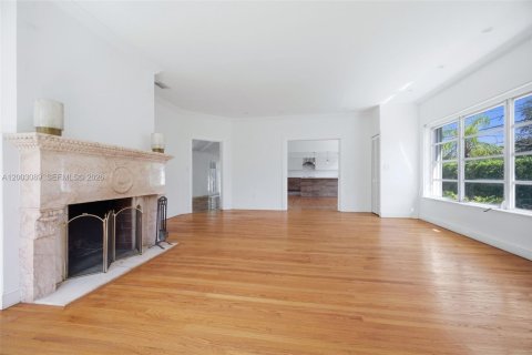 Villa ou maison à vendre à Miami, Floride: 4 chambres, 328.78 m2 № 2282871 - photo 12
