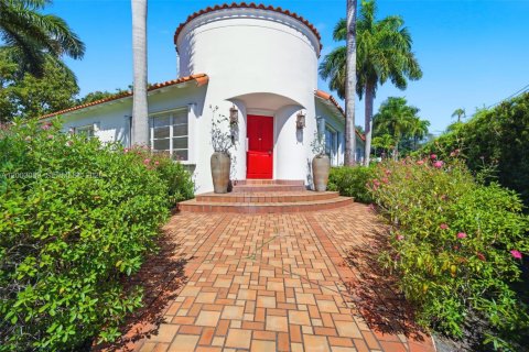 Villa ou maison à vendre à Miami, Floride: 4 chambres, 328.78 m2 № 2282871 - photo 9