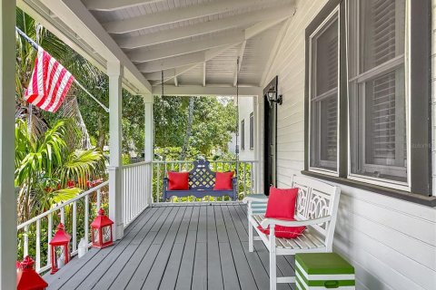 House in Bradenton, Florida 3 bedrooms, 256.22 sq.m. № 2122476 - photo 8