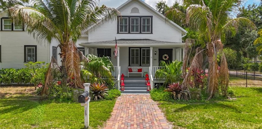 House in Bradenton, Florida 3 bedrooms, 256.22 sq.m. № 2122476