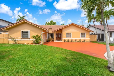 House in Miami, Florida 4 bedrooms, 206.61 sq.m. № 2260495