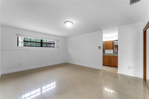 House in Miami, Florida 4 bedrooms, 206.61 sq.m. № 2260495 - photo 25