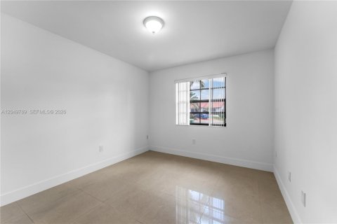 House in Miami, Florida 4 bedrooms, 206.61 sq.m. № 2260495 - photo 19