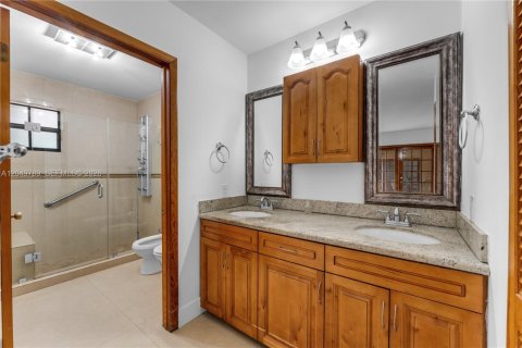 House in Miami, Florida 4 bedrooms, 206.61 sq.m. № 2260495 - photo 29