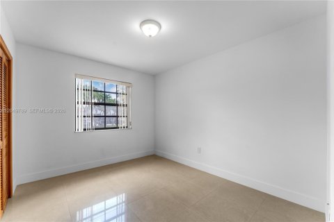 House in Miami, Florida 4 bedrooms, 206.61 sq.m. № 2260495 - photo 16