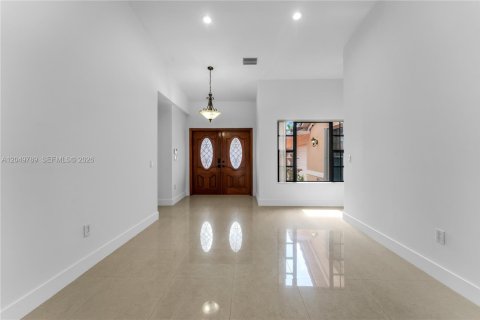 House in Miami, Florida 4 bedrooms, 206.61 sq.m. № 2260495 - photo 6