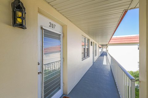 Condo in Vero Beach, Florida, 2 bedrooms  № 981706 - photo 1