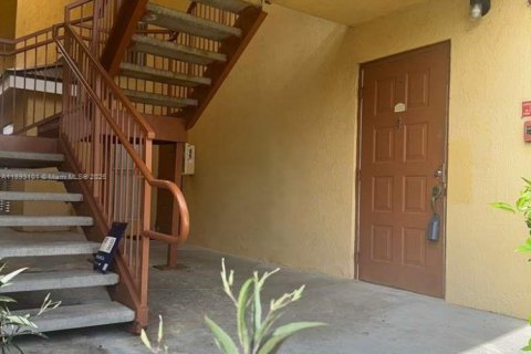 Condominio en venta en Tamarac, Florida, 2 dormitorios, 89 m2 № 1948200 - foto 2