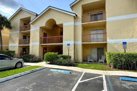 Condominio en venta en Tamarac, Florida, 2 dormitorios, 89 m2 № 1948200 - foto 1