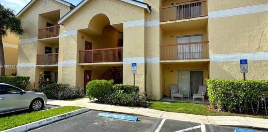 Condominio en Tamarac, Florida, 2 dormitorios  № 1948200